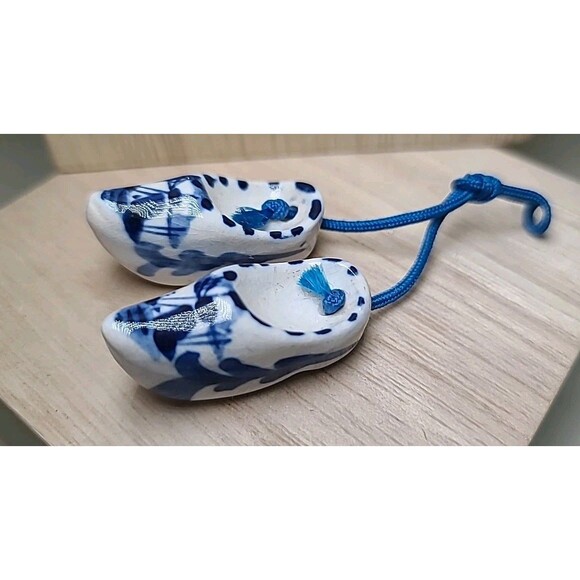 Vintage Handpainted Delft Holland Porcelain Dutch Miniature Clogs Shoes Windmill - Picture 2 of 6